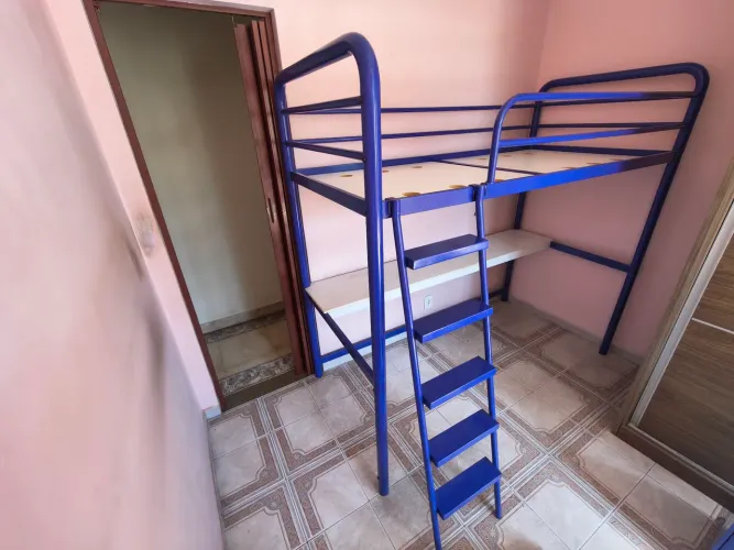 Cama com escrivaninha acoplada (sem colchão)