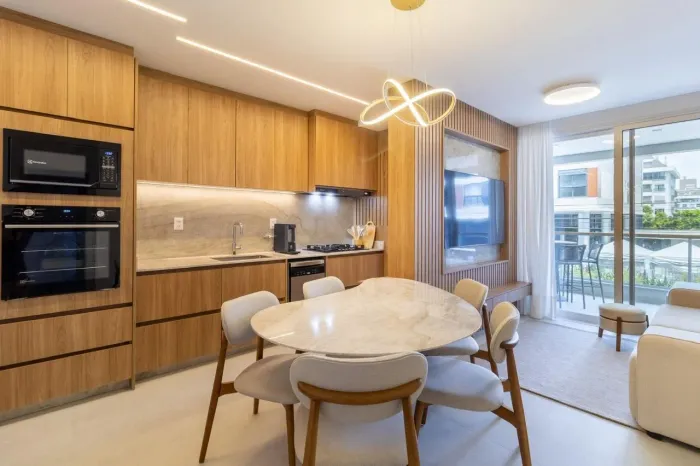 Apartamento para Venda em Florianópolis, Jurerê, 3 dormitórios, 3 suítes, 4 banheiros, 2 v