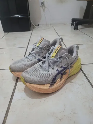 Sapato asics superblast paris 2 usado