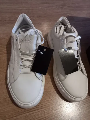 Tênis Branco CNS NOVO