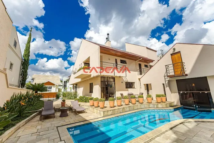 Casa em condomínio fechado com 5 quartos e 4 vagas à venda no Seminário