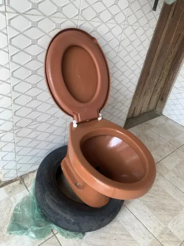 Vaso sanitário marrom usado perfeito estado