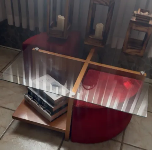 Mesa de centro com dois pufis um luxo madeira maciça