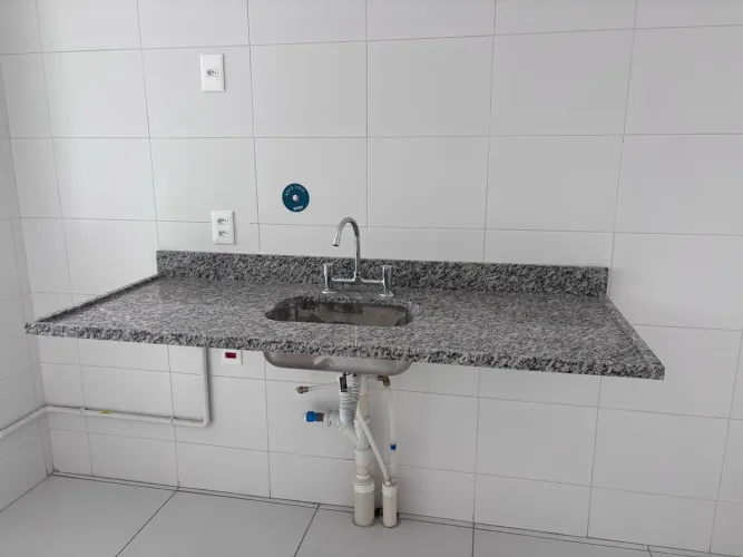 Bancada em granito cinza andorinha, com cuba inox 1,60x0,63