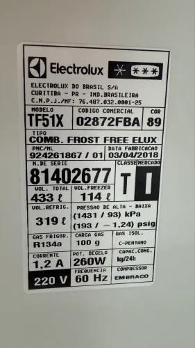Vende-se geladeira eletrolux frost free duplex, com defeito no gás interno da geladeira.