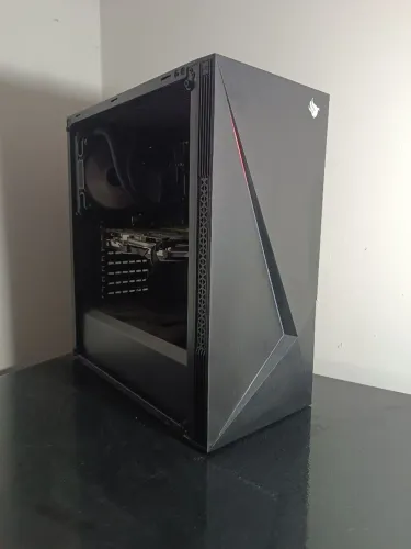 Vendo Pc gamer Xeon V4 / 16gb DDR4/ Placa de vídeo rx570 4gb / SSD 480gb