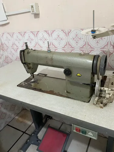 Máquina de costura reta industrial 