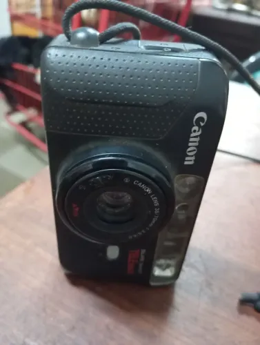 Camera fotográfica Canon.