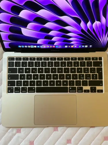 Apple Macbook Air M1 13.3 8 GB RAM (256GB) 