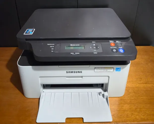 Multifuncional Samsung Xpress M2070W USB/Wi-Fi/NFC (preto e branco)