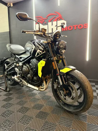 TRIUMPH Trident 660