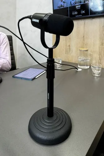 Microfone Shure Podcast Vlogger MV7X + Pedestal Mesa<br><br>R$2.000,00 (cada, temos 4)