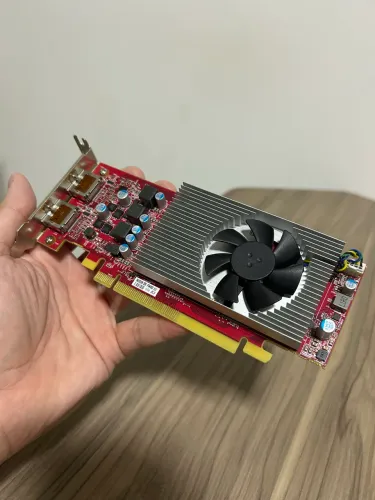 Placa de vídeo AMD 550 Gddr5 Low Profile