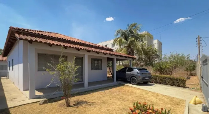 Casa para venda, 4 quarto(s) sendo 1 Suíte, próximo da Av. Fernando Correa da Costa, Jardi