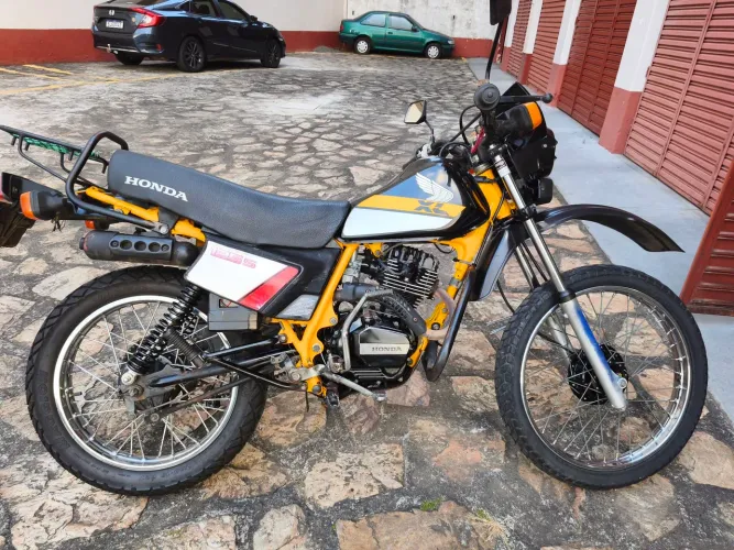 Honda XL 125, ano 1988, cor preta/amarela