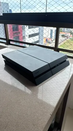 PS4 FAT - 1 Controle - 2 Jogos + 7 JOGOS DIGITAIS!