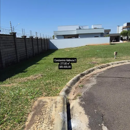 Terreno à Venda no Condomínio Valência 2