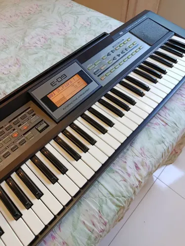 Teclado Roland E-09 - Com Defeito (Ritirar Peças)
