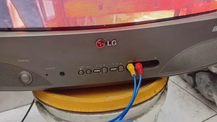 TV  LG  20 Pol. Cinemaster TriSistem Tubo  Ótimo estado 