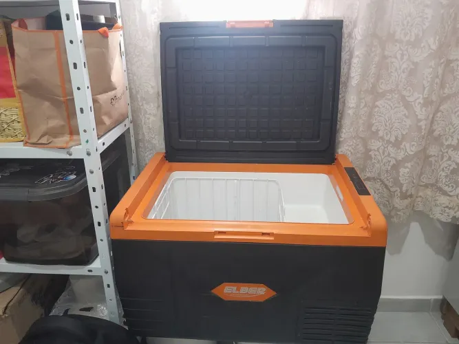 Geladeira portátil Elber 12 24 VT 50 litros usada