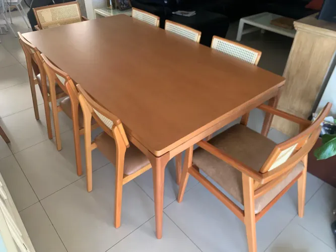 Mesa nova de madeira maciça