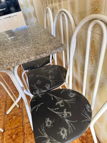 Mesa com 4 cadeiras