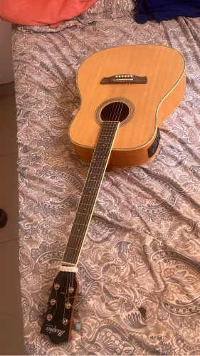 Violão com defeito 