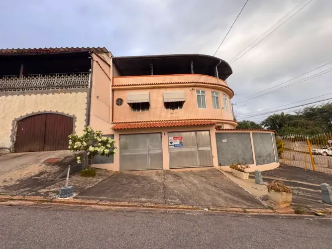 Apartamento Térreo, 02 quartos, 01 Banheiro, 01 vaga