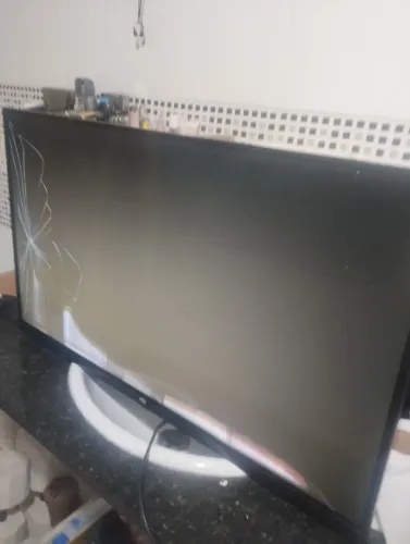 Tv smart HQ 32 polegadas c/ defeito 