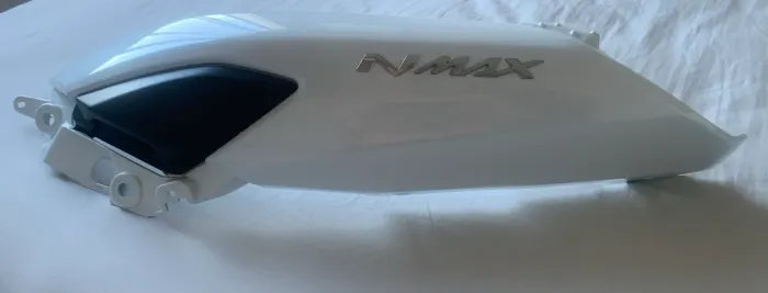 Carenagem Traseira Lateral Esquerda cor  Branca Nmax 2022