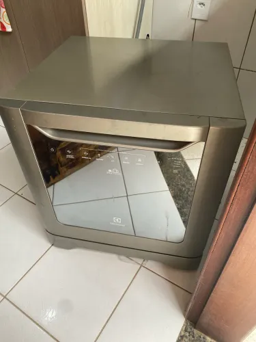     Lava louças - Electrolux LL08S 8 serviços usada poucas vezes 