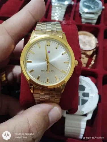 Relógio Tommy Higliger dourado