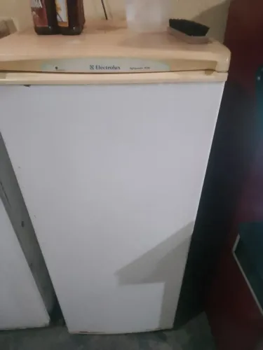 Vendo geladeira Eletrolux refrigerador R250