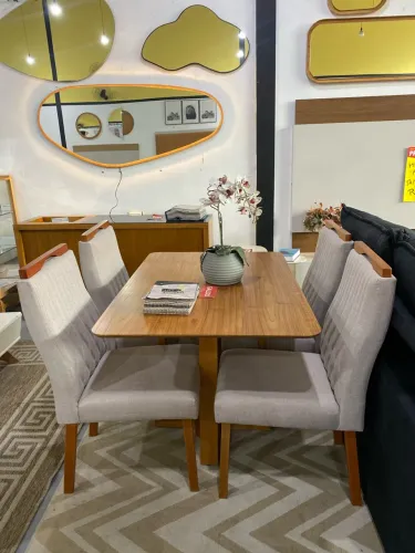 Conjunto (mesa 1,20 x 80 tampo e base de madeira maciça mais 4 cadeiras de primeira linha.