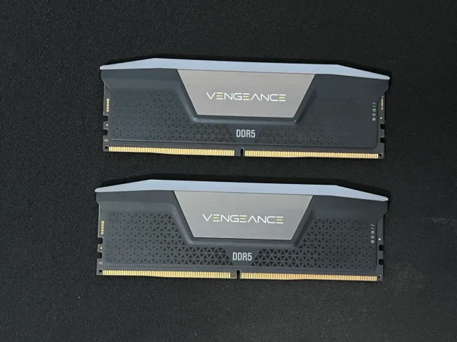 Memória RAM DDR5 32Gb (2x16) 5600MHz Corsair Vengeance RGB
