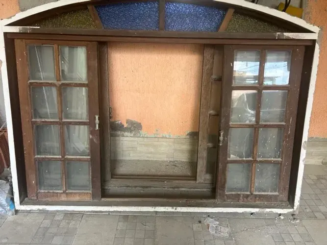 JANELAS DE MADEIRA MACIÇA - ALTA QUALIDADE (2 UNIDADES)