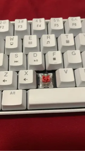 Teclado mecânico branco 60% switch vermelho