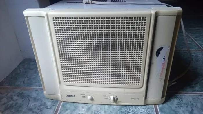 AR CONDICIONADO DE PAREDE 7500 BTU´S CONSUL-SEMI NOVO.