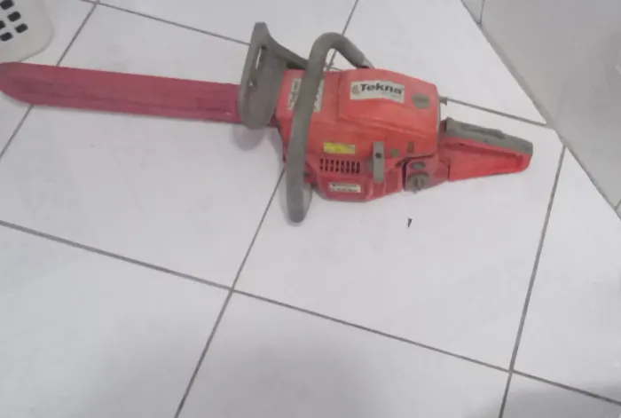 Vendo uma bicicleta e motor serra