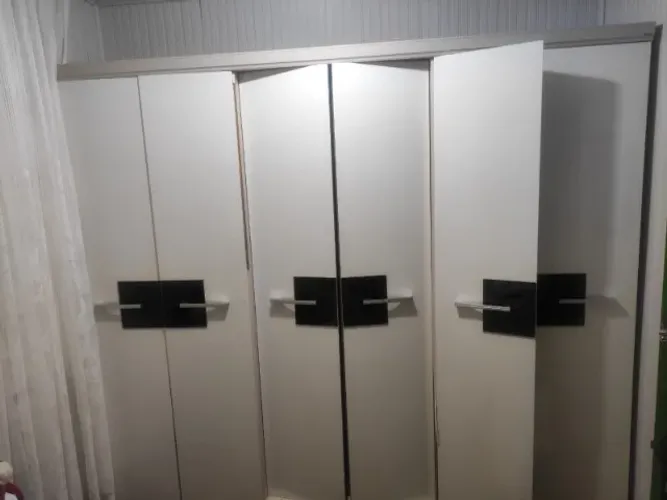 Guarda-Roupa Grande (6 Portas) - Ideal para Reforma / Desapego