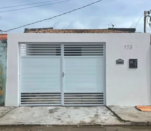   Casa perto da praia ( com mobília )