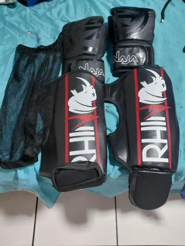 Kit muay thai , luvas da ninja 2 vezes usado