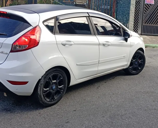 Ford Fiesta 1.5 16V Flex Mec. 5P 2014