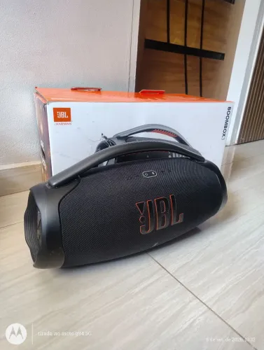 Vendo caixa de som BooBox3 obs: pouca usada ,prova d'água, som pontete e bateia 24 