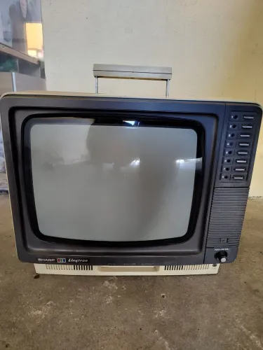 Tv Sharp antiga funcionando perfeitamente