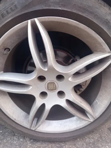 Vende-se 1 roda Fiat Stilo aro 17