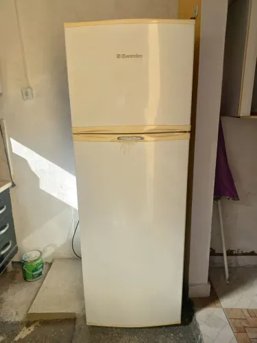 Vende-se Geladeira
