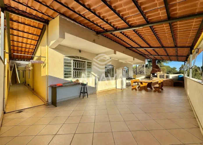 Casa - 4 Quartos sendo 1 Suíte closet- 10 Vagas Copacabana-Próximo a Avenida Francisco N