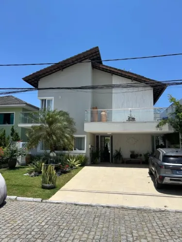 Excelente Casa para venda 4/4 com energia solar na Priscila Dutra