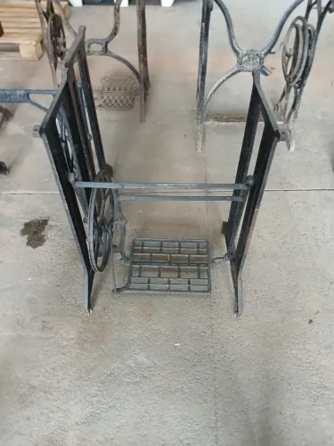 Pe de Ferro máquina de costura sem marca 
